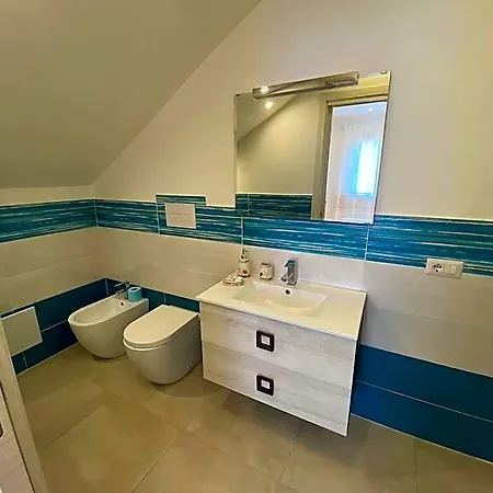 לינה וארוחת בוקר Nure 3*